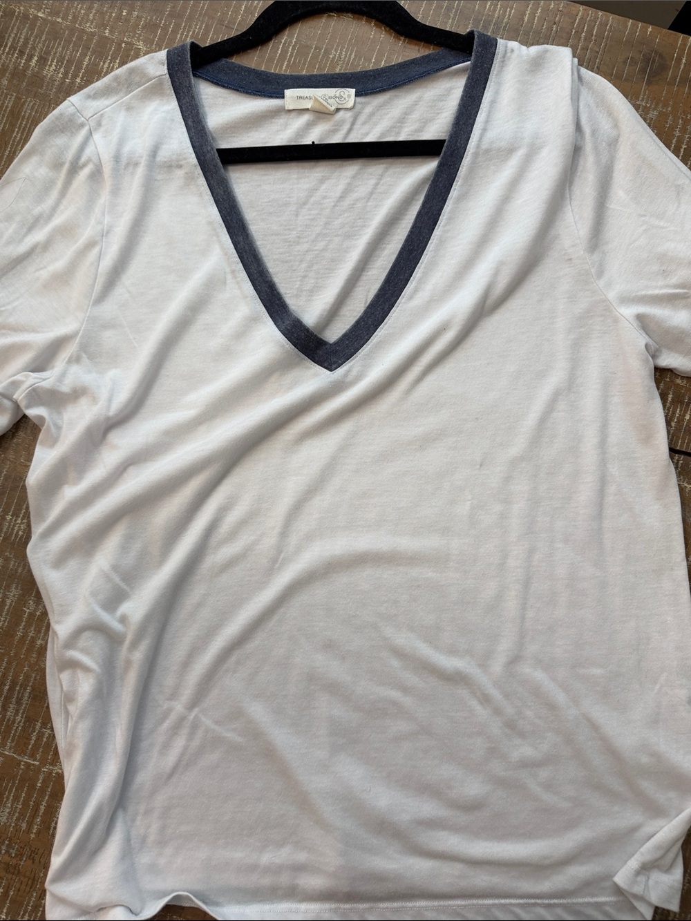 Treasure & Bond White Short Sleeve V-Neck Tee with Navy Trim